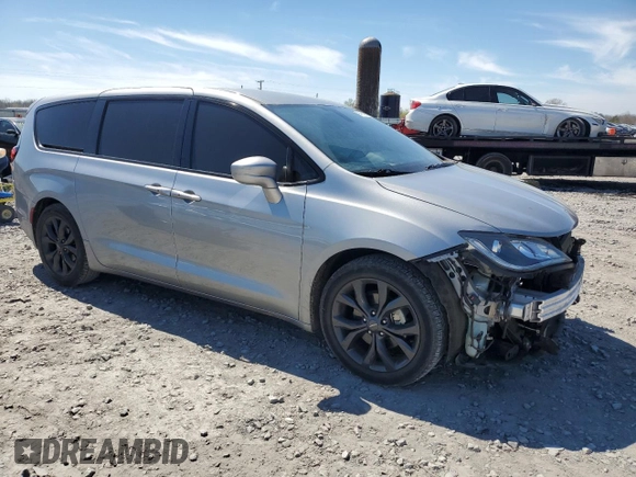 2018 Chrysler Pacifica Touring Plus with VIN 2C4RC1FGXJR361834, listed as a Copart auction lot 49476195 with 65,784 mi miles and Salvage Title. Bid and sale history available at DreamBid. Image 4.