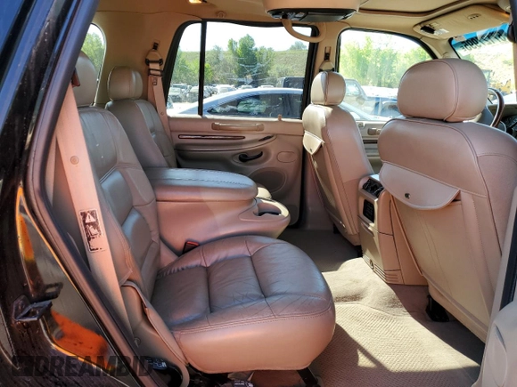 2002 Lincoln Navigator z VIN 5LMFU28R42LJ11223, wystawiony jako Copart lot #57127995 z przebiegiem 170 321 mil mil oraz Szkoda całkowita • Salvage title. Historia ofert i sprzedaży dostępna na DreamBid. Obrazek 11.