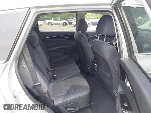 2019 Kia Sorento L z VIN 5XYPG4A36KG593306, wystawiony jako IAAI lot #42084345 z przebiegiem 115 241 mil mil oraz . Historia ofert i sprzedaży dostępna na DreamBid. Obrazek 8.