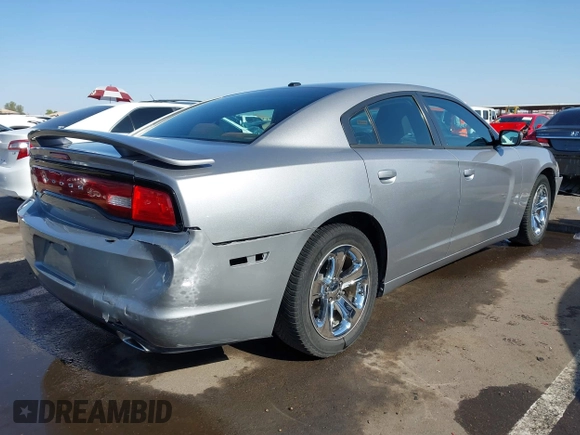2013 Dodge Charger SE z VIN 2C3CDXBG0DH690682, wystawiony jako IAAI lot #42271976 z przebiegiem 161 176 mil mil oraz . Historia ofert i sprzedaży dostępna na DreamBid. Obrazek 4.
