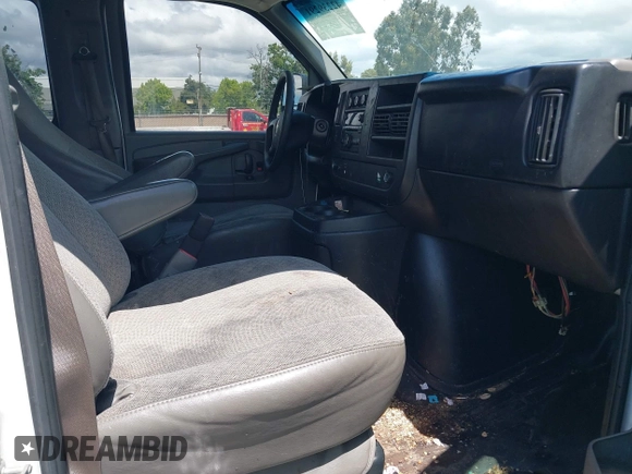 2010 Chevrolet Express Passenger LT z VIN 1GA2G1DGXA1173644, wystawiony jako IAAI lot #42239291 z przebiegiem 241 901 mil mil oraz . Historia ofert i sprzedaży dostępna na DreamBid. Obrazek 5.