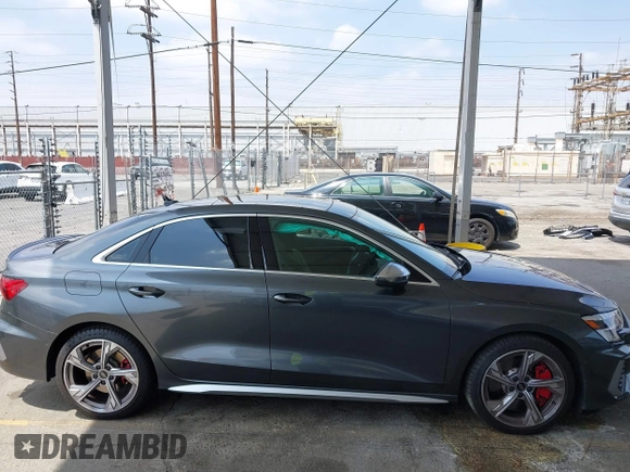 2024 Audi S3 Prestige z VIN WAUJ3DGY8RA067514, wystawiony jako IAAI lot #42086328 z przebiegiem 11 049 mil mil oraz . Historia ofert i sprzedaży dostępna na DreamBid. Obrazek 13.