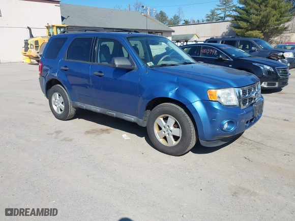 2010 Ford Escape XLT with VIN 1FMCU0D79AKB07543, listed as a IAAI auction lot 41846743 with 165,883 mi miles. Bid and sale history available at carsss.com. Image 1.