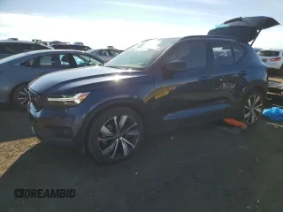 2022 Volvo XC40 Twin Plus z VIN YV4ED3UR8N2656606, wystawiony jako Copart lot #45480425 z przebiegiem 24 494 mil mil oraz Szkody całkowita. Historia ofert i sprzedaży dostępna na DreamBid. Obrazek 1.