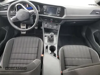 2024 Volkswagen Jetta Sport z VIN 3VWAM7BU7RM055585, wystawiony jako Copart lot #42109675 z przebiegiem 17 485 mil mil oraz Szkoda całkowita • Salvage title. Historia ofert i sprzedaży dostępna na DreamBid. Obrazek 8.
