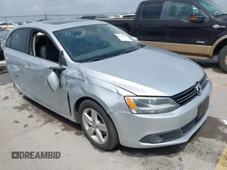 2012 Volkswagen Jetta TDI w/Premium & Nav z VIN 3VWLL7AJXCM359181, wystawiony jako IAAI lot #42110771 z przebiegiem 148 547 mil mil oraz . Historia ofert i sprzedaży dostępna na DreamBid. Obrazek 1.