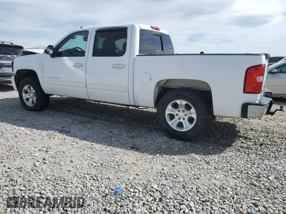 2011 Chevrolet Silverado 1500 LT with VIN 3GCPKSE36BG138213, listed as a Copart auction lot 52135275 with 305,791 mi miles and Salvage Title. Bid and sale history available at DreamBid. Image 2.