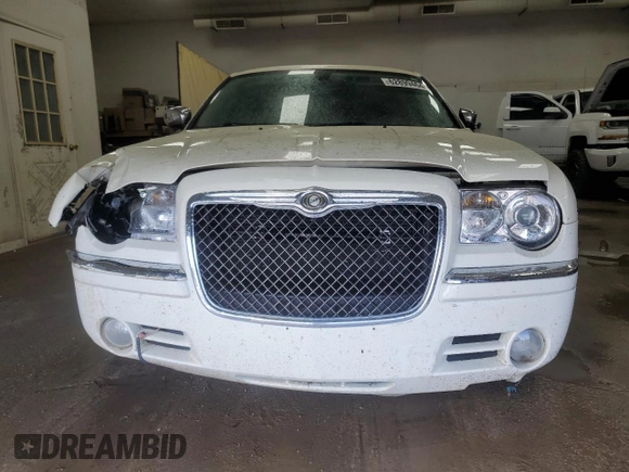 2009 Chrysler 300 with VIN 2C3KA63T59H633962, listed as a Copart auction lot 62899464 with 117,211 mi miles and Clean Title. Bid and sale history available at carsss.com. Image 5.