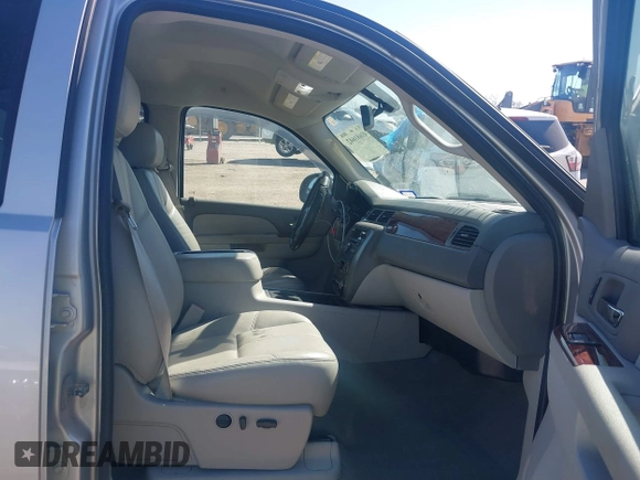 2010 GMC Sierra 1500 SLT z VIN 3GTRKWE30AG232120, wystawiony jako IAAI lot #41681642 z przebiegiem 156 058 mil mil oraz . Historia ofert i sprzedaży dostępna na DreamBid. Obrazek 5.