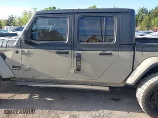 2020 Jeep Gladiator Sport S with VIN 1C6HJTAG3LL214469, listed as a IAAI auction lot 42017170 with 114,599 mi miles. Bid and sale history available at carsss.com. Image 14.