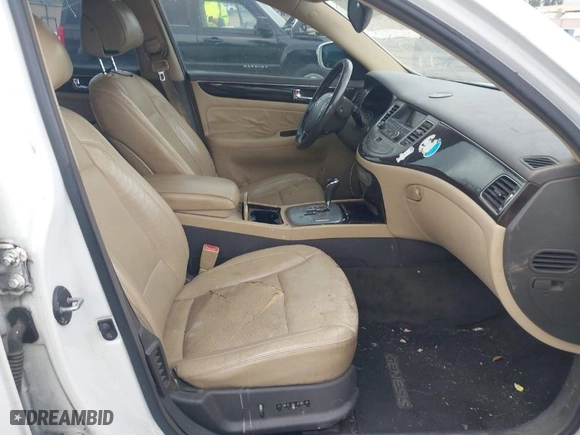 2011 Hyundai Genesis with VIN KMHGC4DE8BU136936, listed as a IAAI auction lot 41633309 with 259,504 mi miles. Bid and sale history available at carsss.com. Image 5.