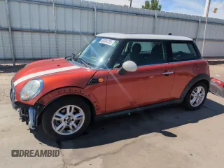 2011 MINI Hardtop z VIN WMWSU3C58BT252888, wystawiony jako Copart lot #55334725 z przebiegiem 59 701 mil mil oraz Szkody całkowita. Historia ofert i sprzedaży dostępna na DreamBid. Obrazek 1.