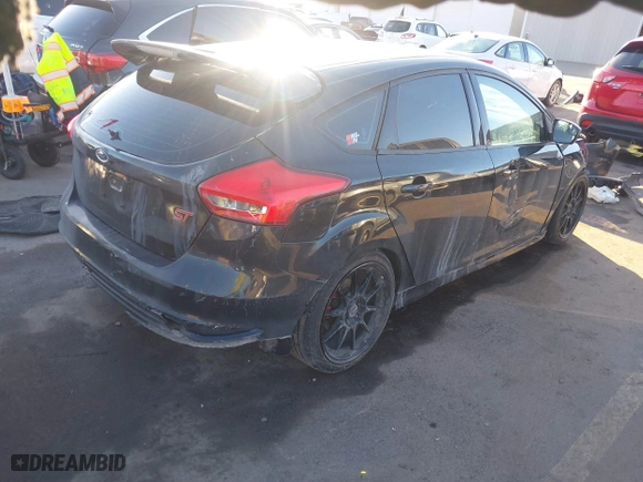 2015 Ford Focus ST with VIN 1FADP3L95FL339181, listed as a IAAI auction lot 41397051 with 124,656 mi miles. Bid and sale history available at carsss.com. Image 4.