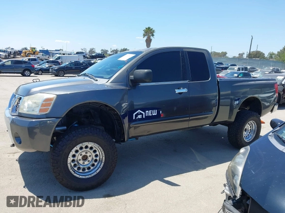 2006 Nissan Titan XE z VIN 1N6AA06B06N551578, wystawiony jako IAAI lot #42403828 z przebiegiem 143 420 mil mil oraz . Historia ofert i sprzedaży dostępna na DreamBid. Obrazek 14.