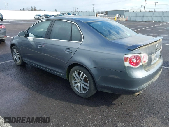 2005 Volkswagen Jetta 2.5L z VIN 3VWSF71K05M601944, wystawiony jako IAAI lot #41659975 z przebiegiem 230 001 mil mil oraz . Historia ofert i sprzedaży dostępna na DreamBid. Obrazek 3.