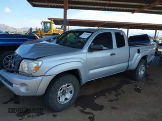 2008 Toyota Tacoma z VIN 5TEUU42N28Z563570, wystawiony jako IAAI lot #42193035 z przebiegiem 226 673 mil mil oraz . Historia ofert i sprzedaży dostępna na DreamBid. Obrazek 17.