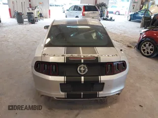 2014 Ford Mustang V6 z VIN 1ZVBP8AM3E5318738, wystawiony jako IAAI lot #42860321 z przebiegiem Nie podano mil oraz . Historia ofert i sprzedaży dostępna na DreamBid. Obrazek 16.