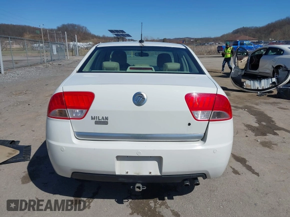 2010 Mercury Milan Premier with VIN 3MEHM0JA3AR637172, listed as a IAAI auction lot 41852920 with 123,538 mi miles and . Bid and sale history available at DreamBid. Image 17.