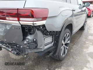 2024 Volkswagen Atlas SEL Premium R-Line z VIN 1V2FR2CA0RC523772, wystawiony jako IAAI lot #41544482 z przebiegiem 7 703 mil mil oraz . Historia ofert i sprzedaży dostępna na DreamBid. Obrazek 20.