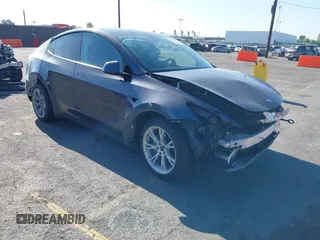 2021 Tesla Model Y Long Range z VIN 5YJYGDEE9MF282205, wystawiony jako IAAI lot #42236915 z przebiegiem 112 255 mil mil oraz . Historia ofert i sprzedaży dostępna na DreamBid. Obrazek 1.