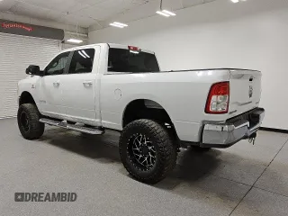 2021 Ram 2500 Big Horn z VIN 3C6UR5DL7MG542214, wystawiony jako Copart lot #52359235 z przebiegiem 119 483 mil mil oraz Tytuł czysty. Historia ofert i sprzedaży dostępna na DreamBid. Obrazek 2.