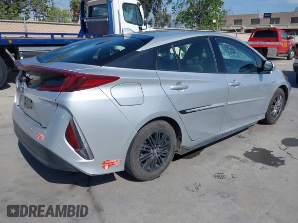 2017 Toyota Prius Plus with VIN JTDKARFP5H3018325, listed as a IAAI auction lot 42054740 with 116,635 mi miles and . Bid and sale history available at DreamBid. Image 4.