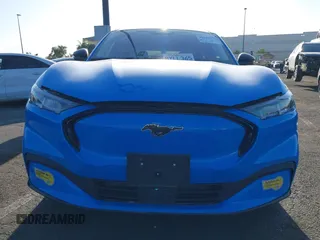 2022 Ford Mustang Mach-E Premium z VIN 3FMTK3R74NMA19496, wystawiony jako IAAI lot #42519774 z przebiegiem 19 880 mil mil oraz . Historia ofert i sprzedaży dostępna na DreamBid. Obrazek 12.