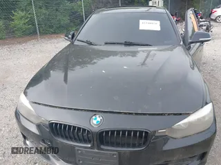 2013 BMW 3 Series 328i xDrive z VIN WBA3B5C55DF596041, wystawiony jako IAAI lot #42348070 z przebiegiem Nie podano mil oraz . Historia ofert i sprzedaży dostępna na DreamBid. Obrazek 10.