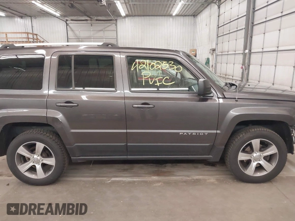 2016 Jeep Patriot Latitude z VIN 1C4NJRFB8GD658216, wystawiony jako IAAI lot #42102530 z przebiegiem 143 956 mil mil oraz . Historia ofert i sprzedaży dostępna na DreamBid. Obrazek 14.