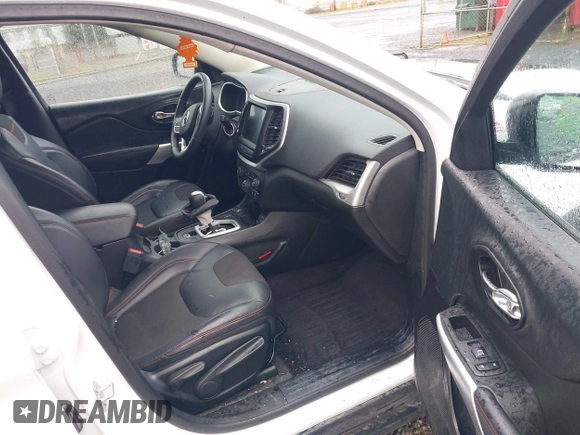 2018 Jeep Cherokee Trailhawk with VIN 1C4PJMBBXJD567022, listed as a IAAI auction lot 41834618 with 41,017 mi miles and . Bid and sale history available at DreamBid. Image 5.