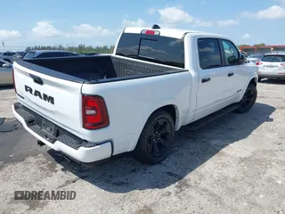 2025 Ram 1500 Big Horn z VIN 1C6RREFG6SN534289, wystawiony jako IAAI lot #41965903 z przebiegiem 11 349 mil mil oraz . Historia ofert i sprzedaży dostępna na DreamBid. Obrazek 4.