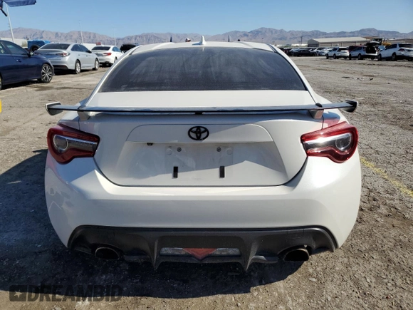 2018 Toyota 86 GT z VIN JF1ZNAE1XJ9700563, wystawiony jako Copart lot #56340975 z przebiegiem 59 482 mil mil oraz Szkoda całkowita • Salvage title. Historia ofert i sprzedaży dostępna na DreamBid. Obrazek 6.