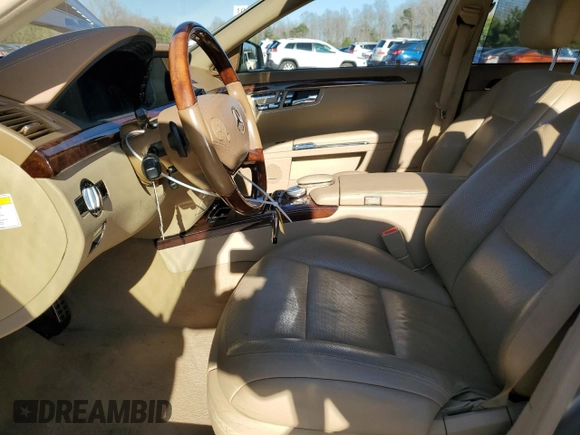 2010 Mercedes-Benz S 550 z VIN WDDNG8GB1AA323840, wystawiony jako Copart lot #44756815 z przebiegiem 138 034 mil mil oraz Szkoda całkowita • Salvage title. Historia ofert i sprzedaży dostępna na DreamBid. Obrazek 7.