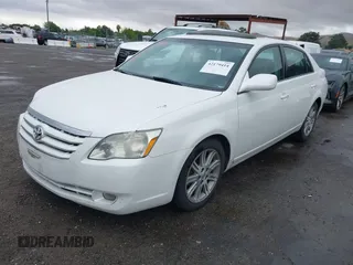 2006 Toyota Avalon XL z VIN 4T1BK36B26U103625, wystawiony jako IAAI lot #42179414 z przebiegiem 256 027 mil mil oraz . Historia ofert i sprzedaży dostępna na DreamBid. Obrazek 2.