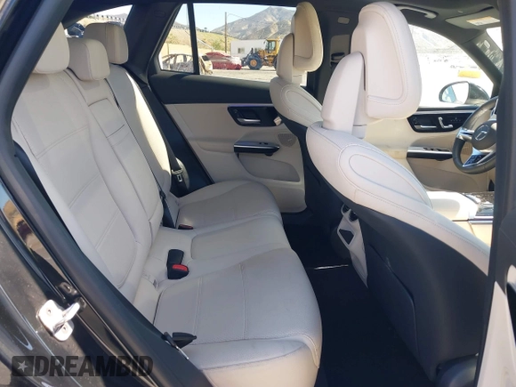 2024 Mercedes-Benz GLC 300 z VIN W1NKM4HBXRF159332, wystawiony jako IAAI lot #41529147 z przebiegiem 4 322 mil mil oraz . Historia ofert i sprzedaży dostępna na DreamBid. Obrazek 8.
