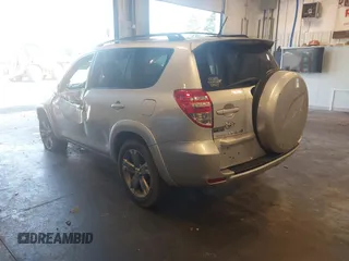 2010 Toyota RAV4 Sport z VIN 2T3RF4DV6AW080727, wystawiony jako IAAI lot #42526299 z przebiegiem Nie podano mil oraz . Historia ofert i sprzedaży dostępna na DreamBid. Obrazek 3.
