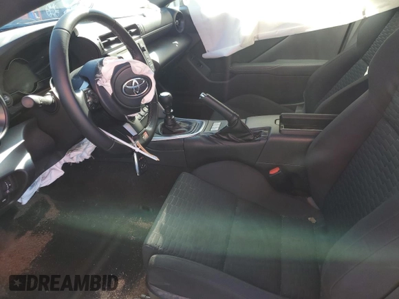 2023 Toyota 86 z VIN JF1ZNBB16P9761640, wystawiony jako Copart lot #76033734 z przebiegiem 18 043 mil mil oraz Szkoda całkowita • Salvage title. Historia ofert i sprzedaży dostępna na DreamBid. Obrazek 7.