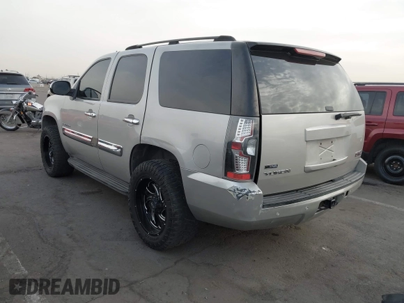 2007 GMC Yukon SLT with VIN 1GKFC13017R230675, listed as a IAAI auction lot 41555626 with 140,022 mi miles. Bid and sale history available at carsss.com. Image 3.