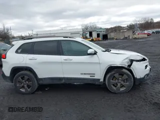 2016 Jeep Cherokee Latitude with VIN 1C4PJMCB8GW282752, listed as a IAAI auction lot 41475436 with 94,257 mi miles. Bid and sale history available at carsss.com. Image 13.