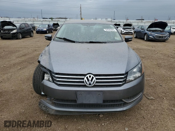 2013 Volkswagen Passat S z VIN 1VWAP7A38DC048686, wystawiony jako Copart lot #54582865 z przebiegiem 140 798 mil mil oraz Szkoda całkowita • Salvage title. Historia ofert i sprzedaży dostępna na DreamBid. Obrazek 5.