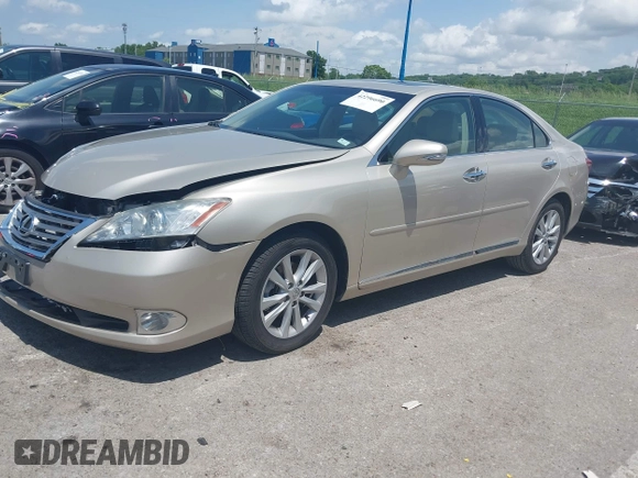 2012 Lexus ES 330 z VIN JTHBK1EG0C2490879, wystawiony jako IAAI lot #42296690 z przebiegiem 104 658 mil mil oraz . Historia ofert i sprzedaży dostępna na DreamBid. Obrazek 17.