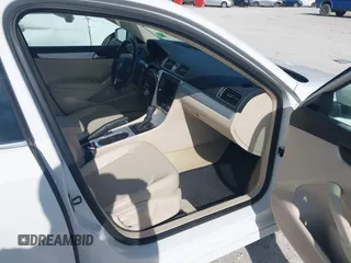 2013 Volkswagen Passat SE w/Sunroof with VIN 1VWBH7A30DC042088, listed as a IAAI auction lot 41990809 with 126,590 mi miles. Bid and sale history available at carsss.com. Image 5.