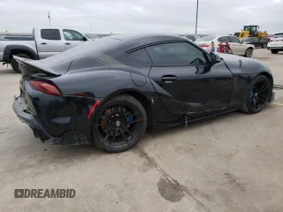 2021 Toyota Supra 3.0 z VIN WZ1DB0C05MW036486, wystawiony jako Copart lot #47673113 z przebiegiem 22 217 mil mil oraz . Historia ofert i sprzedaży dostępna na DreamBid. Obrazek 3.