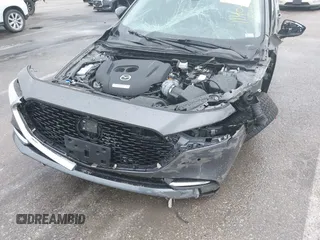 2023 Mazda 3 Premium Plus z VIN 3MZBPBEY6PM353118, wystawiony jako IAAI lot #42214522 z przebiegiem Nie podano mil oraz . Historia ofert i sprzedaży dostępna na DreamBid. Obrazek 6.