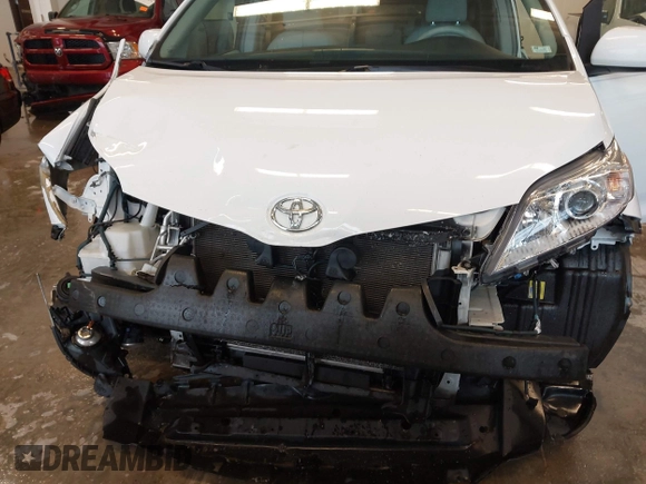 2014 Toyota Sienna XLE with VIN 5TDYK3DC5ES508021, listed as a IAAI auction lot 41963128 with 162,578 mi miles. Bid and sale history available at carsss.com. Image 6.