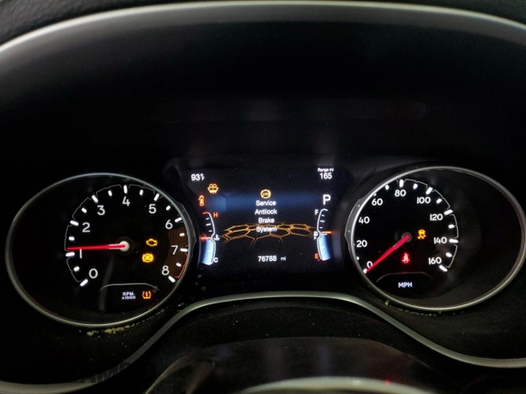2019 Jeep Compass Altitude z VIN 3C4NJDBB8KT647373, wystawiony jako Copart lot #54104865 z przebiegiem 76 788 mil mil oraz Szkoda całkowita • Salvage title. Historia ofert i sprzedaży dostępna na DreamBid. Obrazek 9.