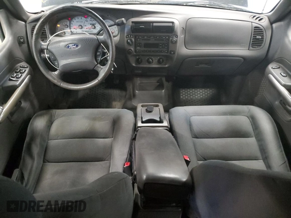 2001 Ford Explorer Sport Trac z VIN 1FMZU77E01UA08076, wystawiony jako Copart lot #45813815 z przebiegiem 158 780 mil mil oraz Czysty tytuł • Clean title. Historia ofert i sprzedaży dostępna na DreamBid. Obrazek 8.
