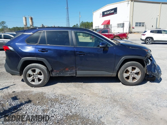 2021 Toyota RAV4 XLE with VIN JTMW1RFV9MD070870, listed as a IAAI auction lot 41719312 with 576,675 mi miles. Bid and sale history available at carsss.com. Image 13.