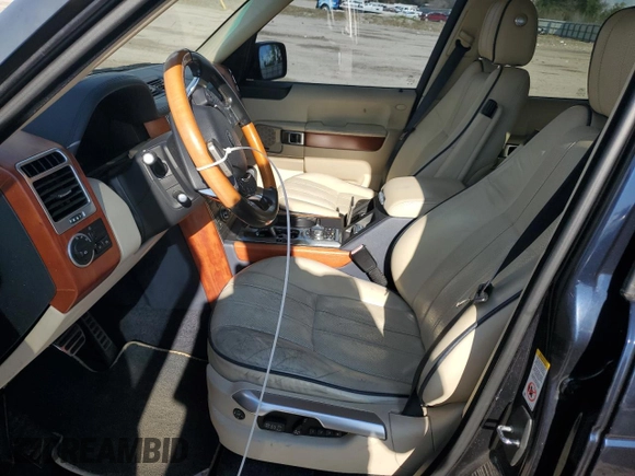 2010 Land Rover Range Rover SC z VIN SALMF1E42AA317137, wystawiony jako Copart lot #71757024 z przebiegiem 101 109 mil mil oraz Szkoda całkowita • Salvage title. Historia ofert i sprzedaży dostępna na DreamBid. Obrazek 7.
