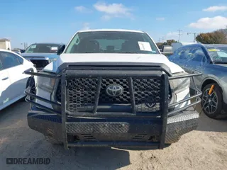 2020 Toyota Tundra 4WD SR with VIN 5TFUY5F1XLX955598, listed as a IAAI auction lot 41464137 with 176,703 mi miles. Bid and sale history available at carsss.com. Image 12.